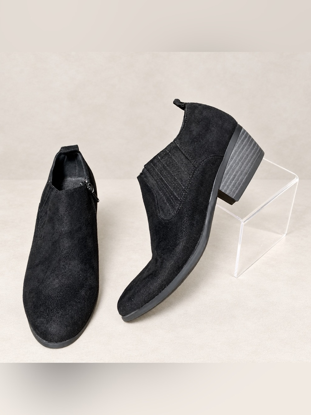 Refresh Black Ankle Booties Women’s Size (5.5)